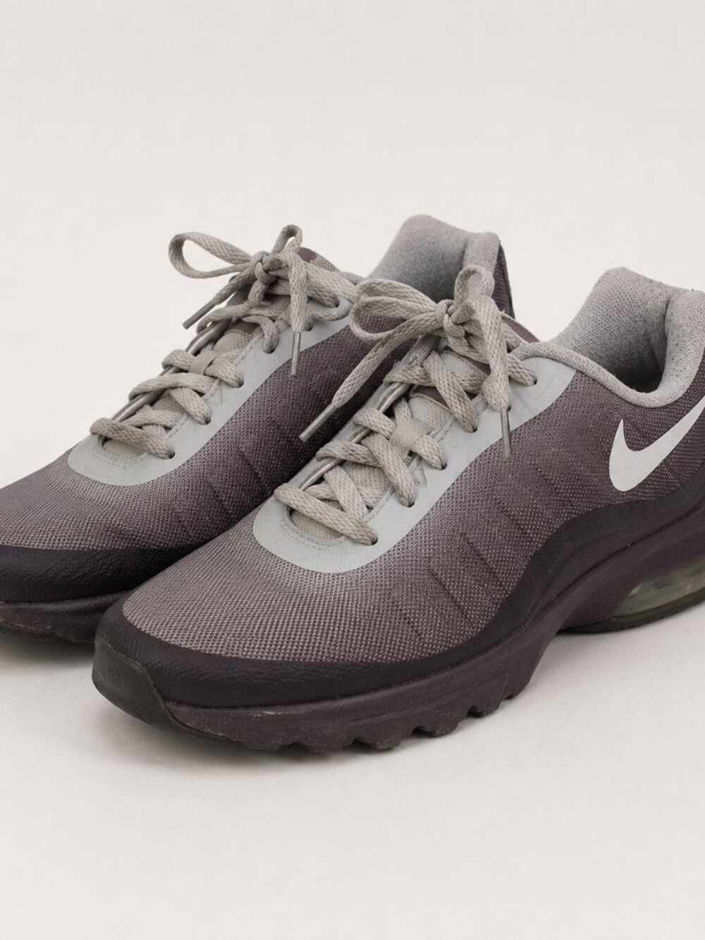 Nike Air Max Invigor Purple Gray Gradient Sneakers